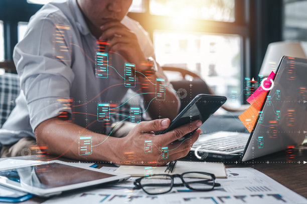 看看智能手机检查技术神经人工智能系统。Ai技术推动创新。图片下载