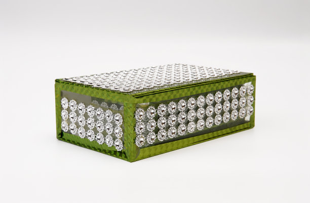 镜子玻璃首饰盒白色串珠首饰盒与绿色边界特写照片白色背景图片下载