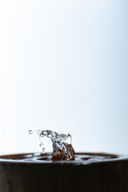 水滴作用图片下载