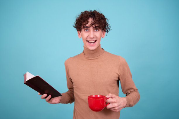 情绪化的家伙，书里有个有趣的故事。工作和学习。图片下载