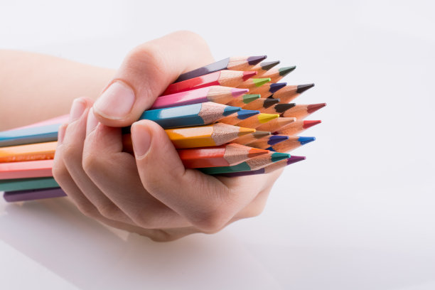 手持铅笔图片下载