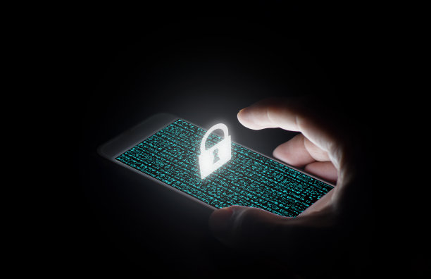 网络安全网络概念，人手保护网络，锁白色图标，智能手机上的虚拟屏幕。图片下载
