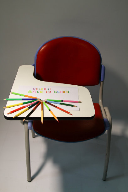 红色学生椅为泰学习白色场景图片下载