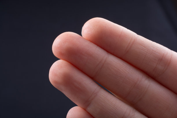 可以看到人类手的三根手指图片下载