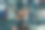 交叉训练健身。女运动员举重杠铃图片下载