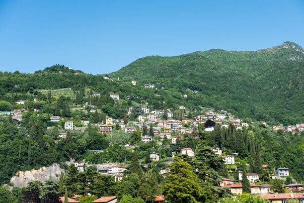 意大利科摩湖的瓦雷纳镇景观。图片下载