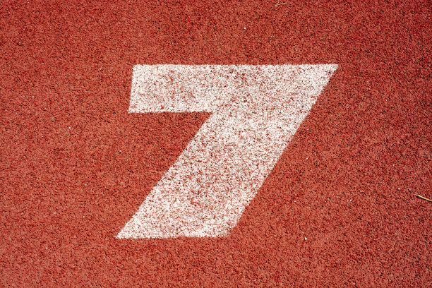 运动场上的跑道号图片下载