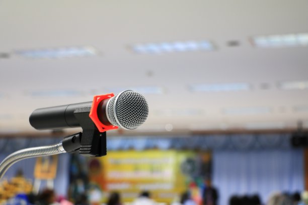 无线麦克风在会议室研讨会会议背景图片下载