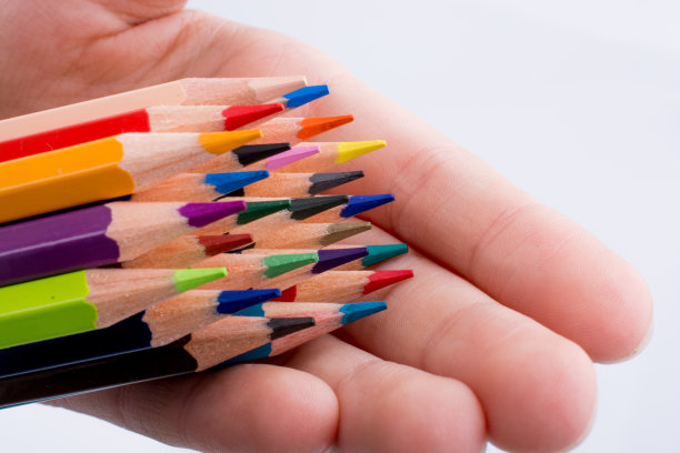 手持铅笔图片下载