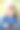 一个漂亮的小女孩手里拿着照相机。图片下载