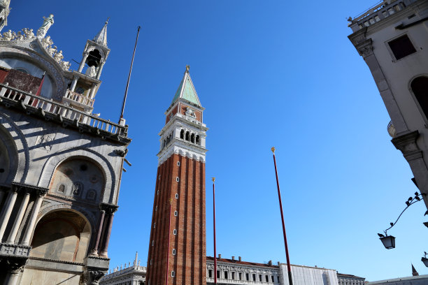 意大利的威尼斯和著名的圣马可钟楼图片下载