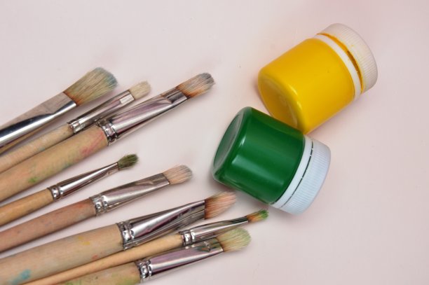 水彩颜料和画笔图片下载