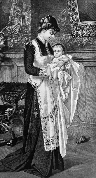 年轻快乐的母亲把婴儿抱在怀里图片下载