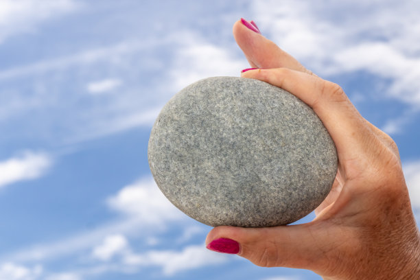 手握石头图片下载