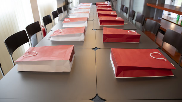 红色礼品纸袋图片下载