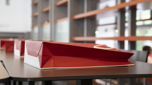 红色礼品纸袋图片下载