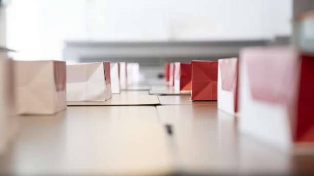 红色礼品纸袋图片下载