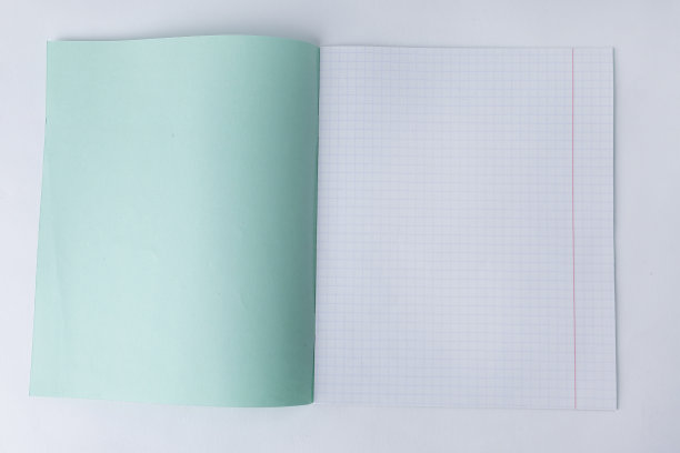 关闭了。在一个笼子里打开学校笔记本。带复制空间的照片图片下载