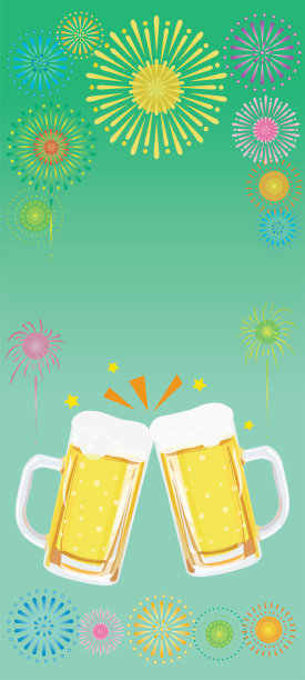 两个以烟花表演为背景的啤酒杯。图片下载