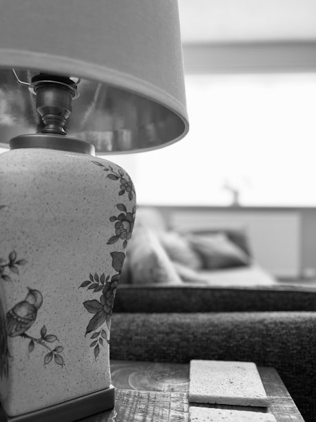 家庭房间里的台灯图片下载