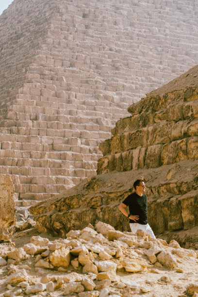 游览吉萨大金字塔图片下载