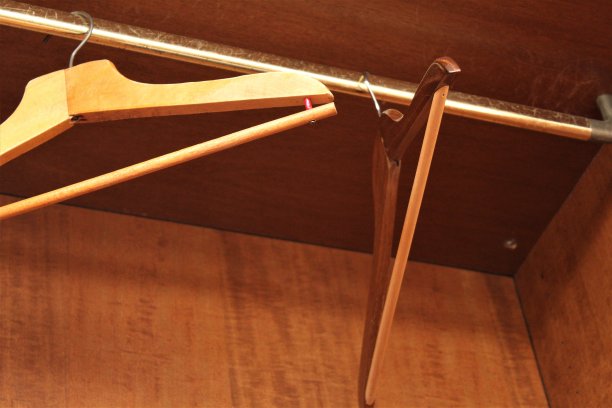 木制衣架图片下载