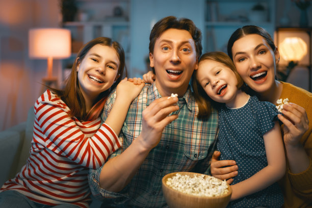 母亲，父亲和女儿在一起。图片下载
