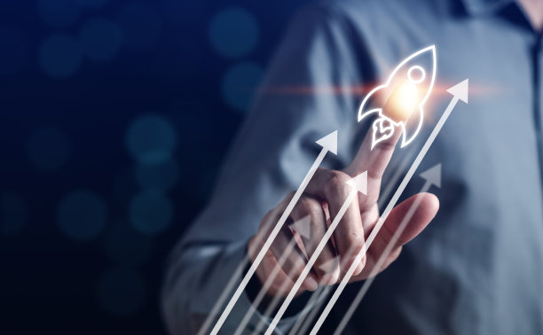 商人接触火箭发射投资增长，计划和启动公司业务启动目标价值发展领导和客户目标群体。图片下载