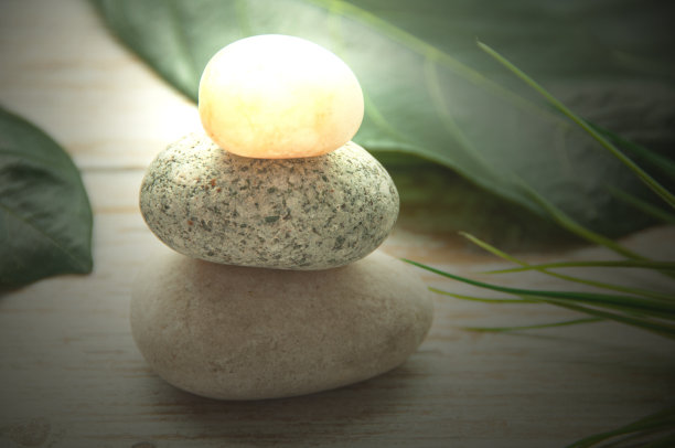 闪亮的石头与自定义空间的文字。本空间图片下载