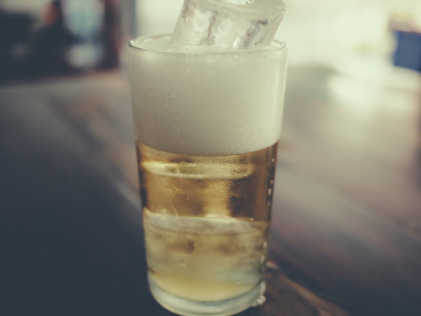冷精酿啤酒图片下载