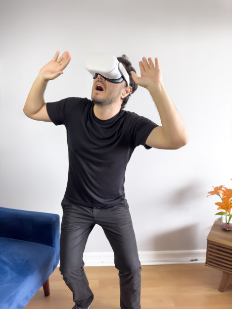 玩VR头显图片下载