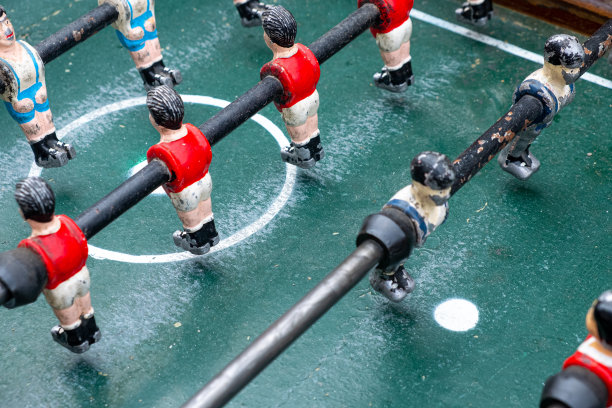 选择性焦点，金属球员细节在桌上足球图片下载