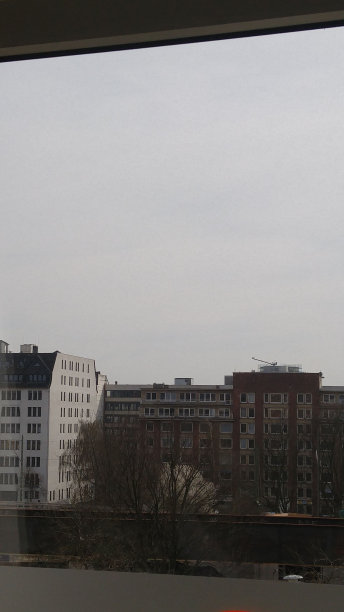 从窗口看到的城市风景照片图片下载