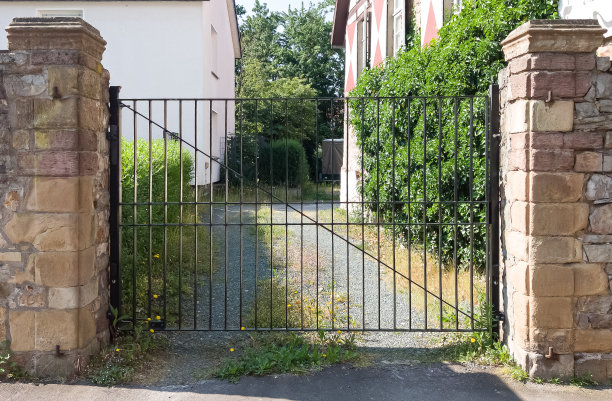 农舍的旧格子门图片下载