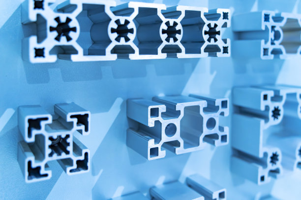 制造和加工用挤压铝或铝通道的横截面图片下载