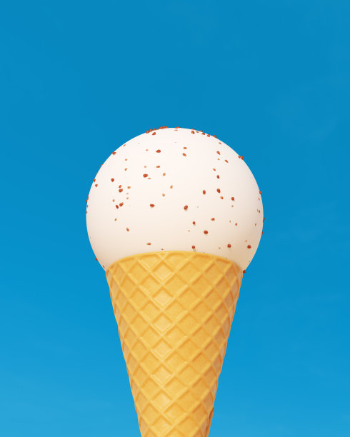 冰淇淋蛋筒香草巧克力片完美球勺蓝色夏天的天空背景图片下载