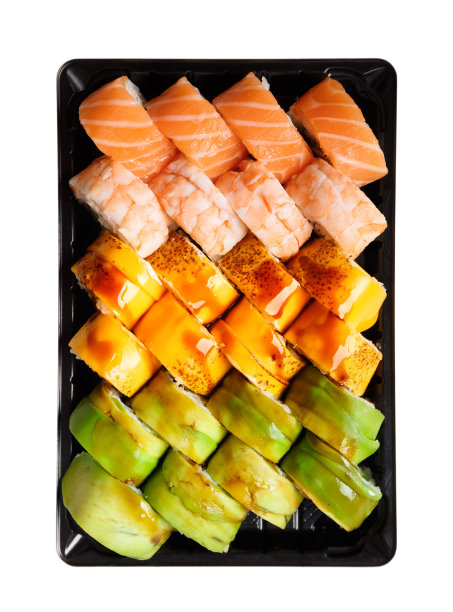 一组塑料包装的寿司卷，白色背景，俯视图。图片下载