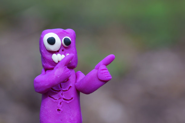 一个滑稽的僵尸形象。图片下载