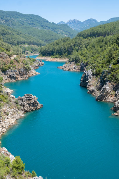 阿拉尼亚地区蓝色的Dimchay河。图片下载