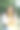 公园里一个拿着吉他的漂亮女孩。创意的概念和专业爱好。这个女孩是个音乐家图片下载