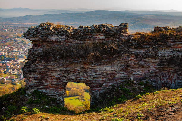 特兰斯卡帕西亚的赫斯特城的城堡废墟图片下载