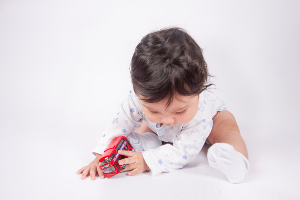 宝宝玩耍的漂亮照片。图片下载