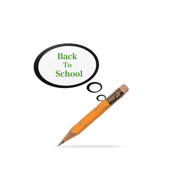 在白色背景下，旧黄色铅笔与“返校”标志语音气泡的孤立镜头图片下载