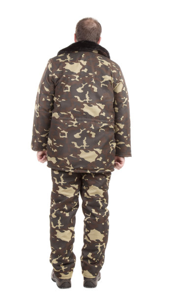 一个穿着暖和军装的男人背对着我们站着。图片下载