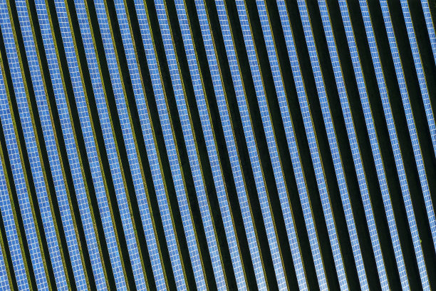 太阳能电池板，鸟瞰图图片下载