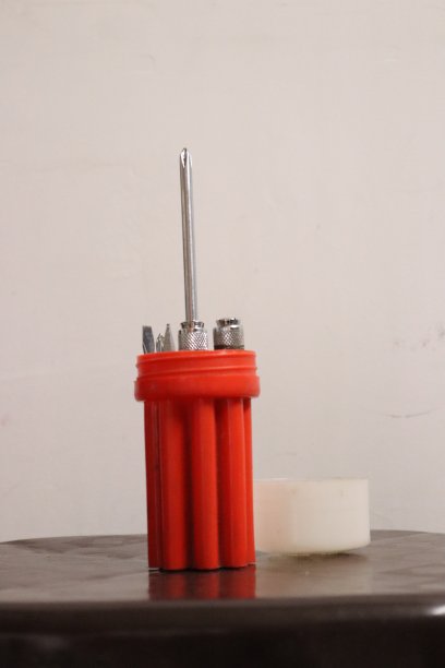 一个红色的螺丝刀套件，盖子打开图片下载