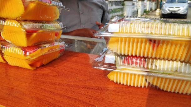 街头小贩贩卖的水果。印尼传统水果沙拉图片下载