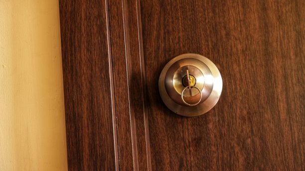 门用棕色木桌钥匙知道图片下载