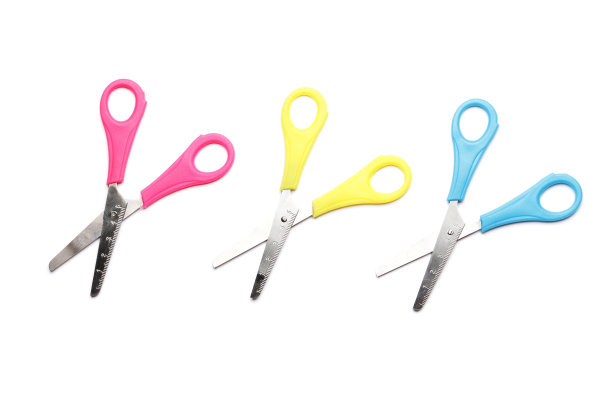一套多色剪刀孤立在一个白色的背景图片下载