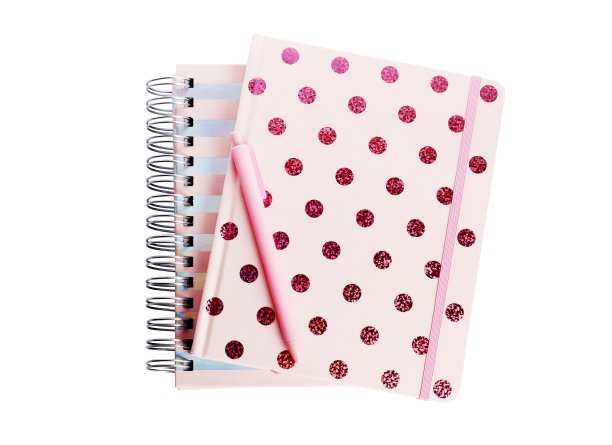 白色背景的课本和笔记本图片下载